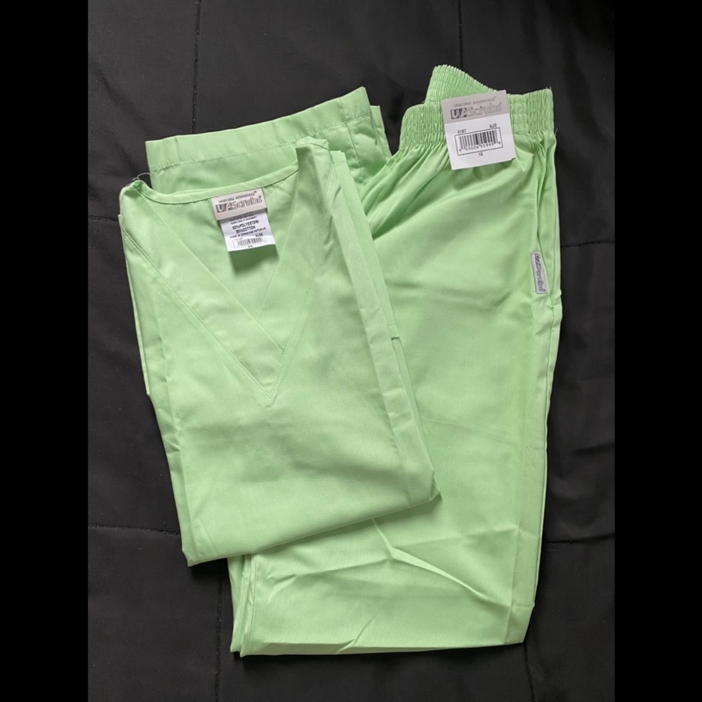 Uniform Advantage Scrubs Set (NWT)